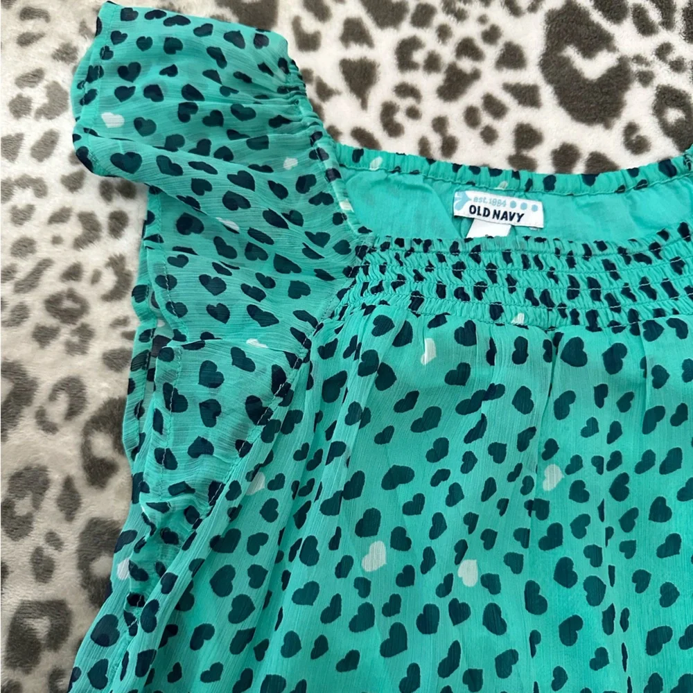 Old Navy Flutter Sleeve Blouse with Heart Graphic in Green Size Small 6 7 Girls